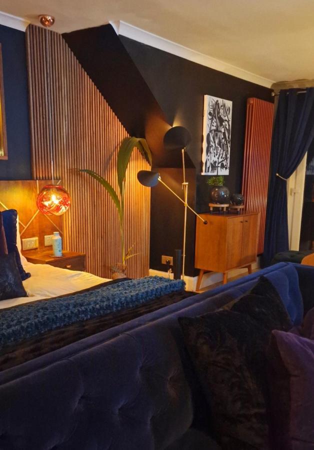 New Amazing The Black Wolf Suite The Grumpy Schnauzer B&B Ердрі Екстер'єр фото